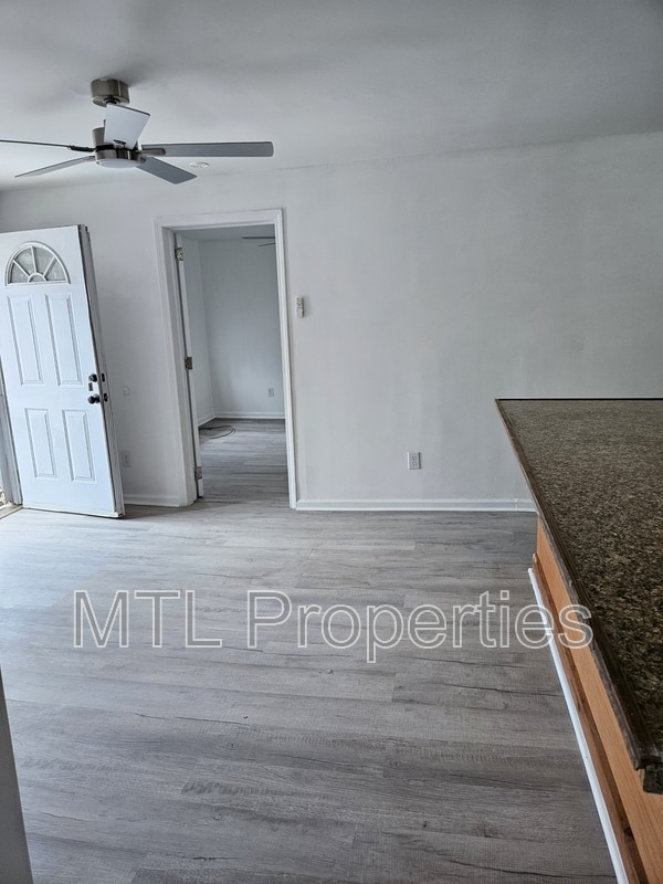 Photo - 209 Berry St