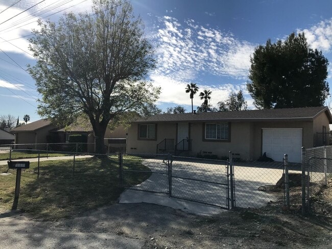 Photo - Aspen Ave - BLUE Unidad A