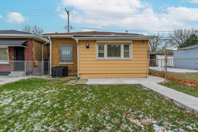 Building Photo - 8131 S Calumet Ave Rental