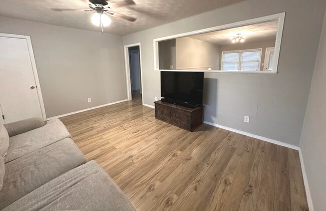 Photo - 2009 43rd St