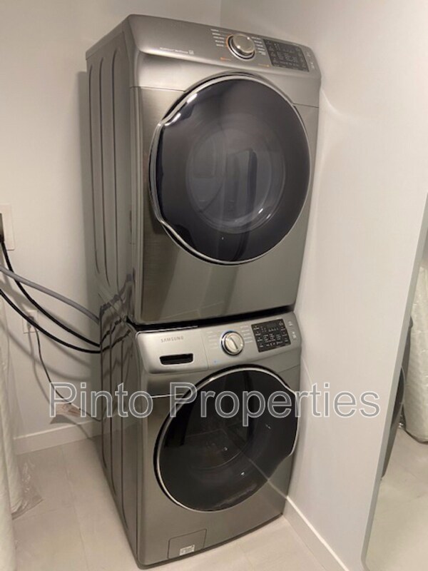 Photo - 10749-10786 86 Ave NW