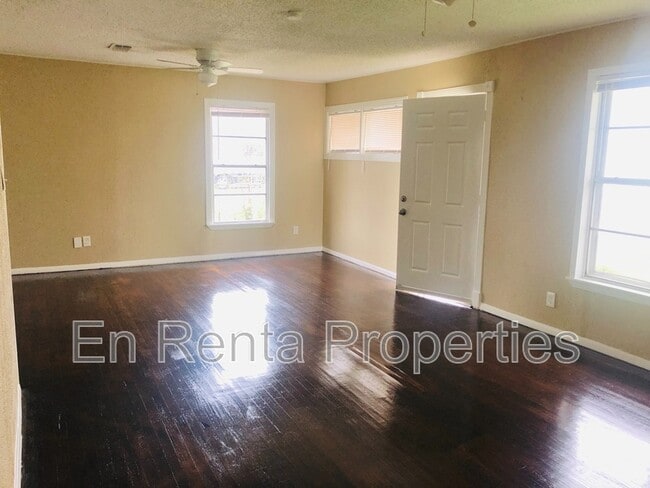 Photo - 6037 Graham St