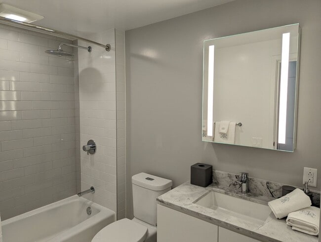 Photo - 987 Queen St Unit 4110