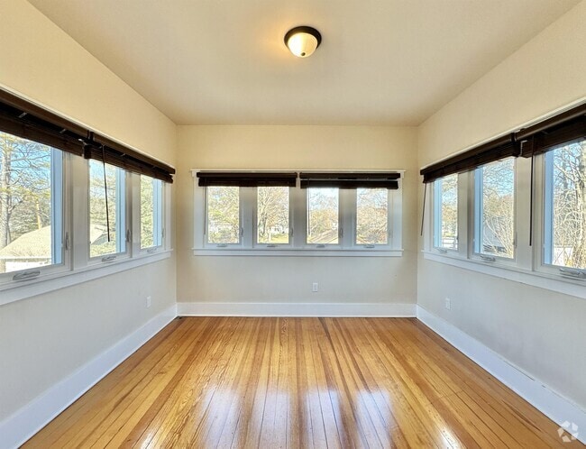 Building Photo - 242 W Main St Rental