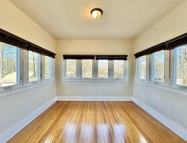 Building Photo - 242 W Main St Rental