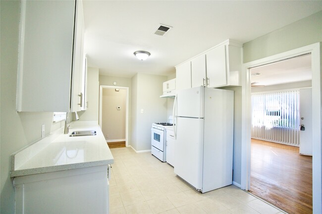 Photo - 8733 Robindell Dr