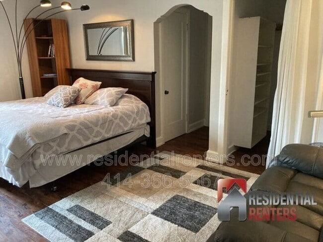 Building Photo - 1028 E Juneau Ave Unit 209