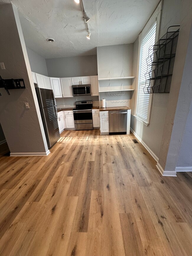 Building Photo - 2818 Lemp Ave Unit 1E