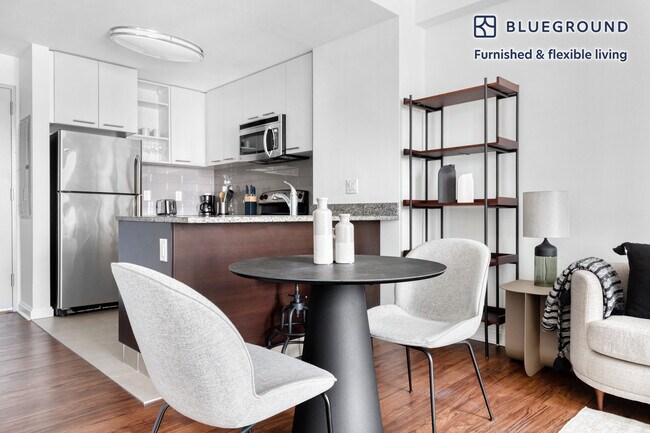 Photo - 285 Third St Unidad FL8-ID593