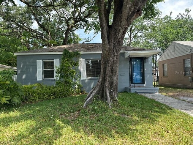 Photo - 815 W Plymouth St