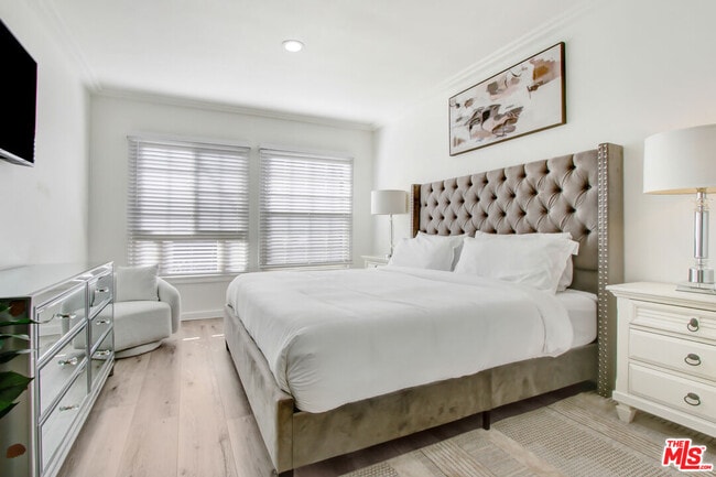 Photo - 1335 S Roxbury Dr