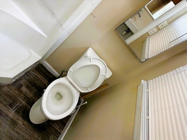 Bathroom - 529 McCourtie St Unit Apt# 1