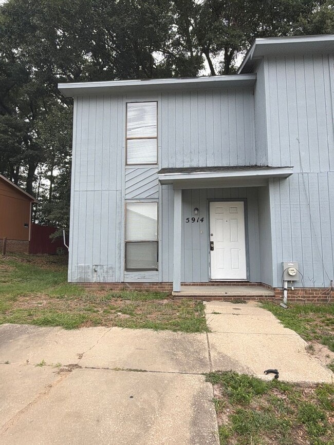 Building Photo - New Listing!