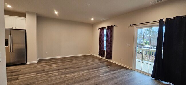 Photo - 504 Whitehall Cir