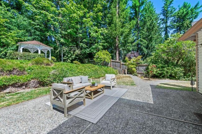 Photo - 4 bedroom in Bellevue WA 98008
