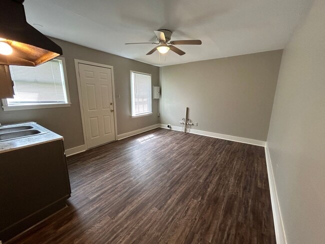 Photo - 220 Thomas St