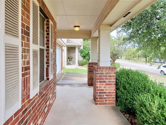 Photo - 15109 Fernhill Dr