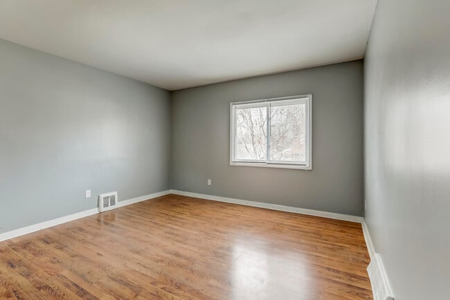 Photo - 7228 Chalmers Ave