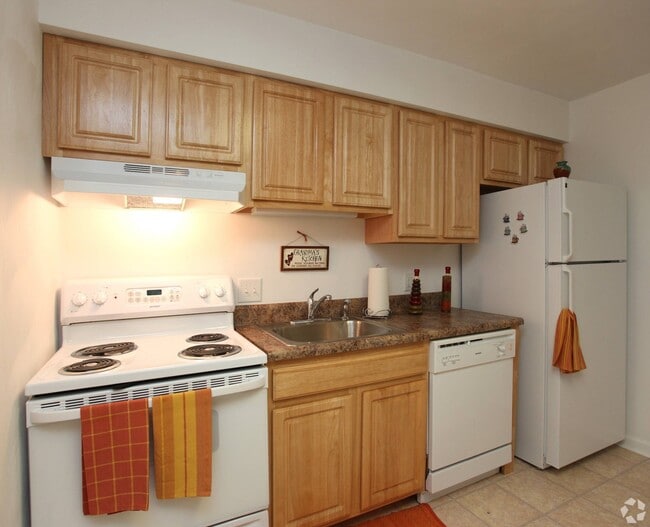 West Creek Manor Apartments For Rent in Roanoke, VA
