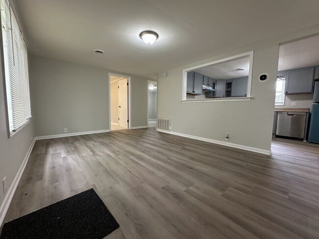 Photo - 3543 William St