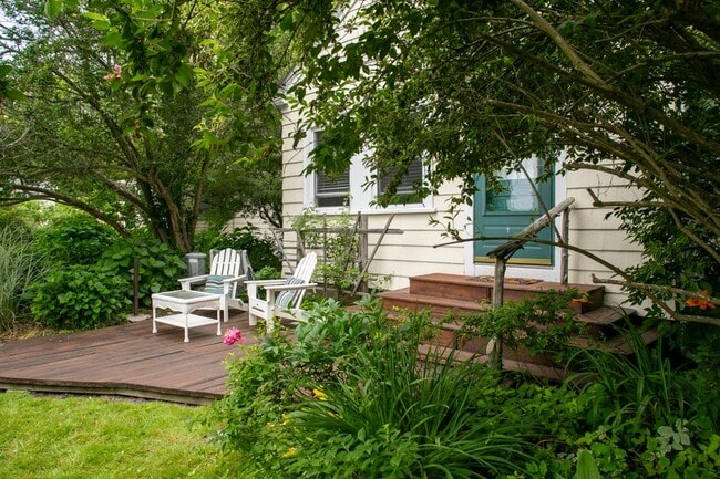 Building Photo - 29 Warren Ave