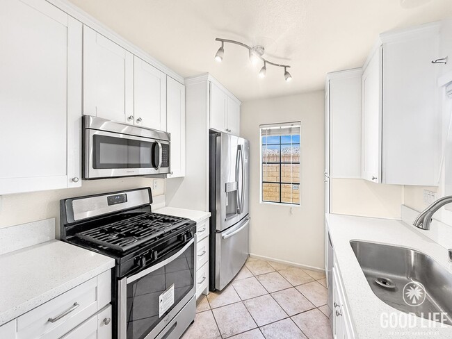 Building Photo - Beautiful 2B/2BA Condo in Rancho Penasquitos!