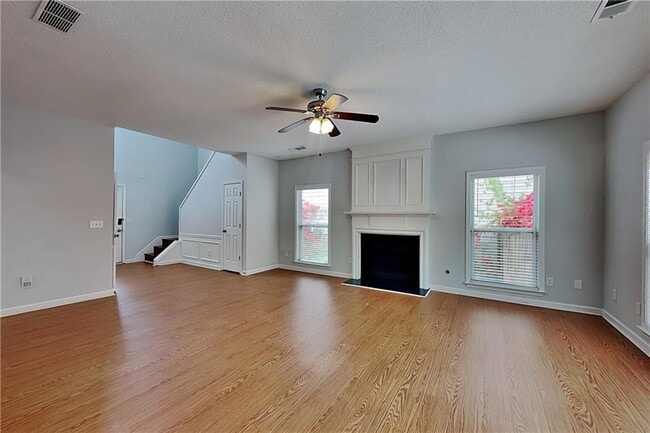 Photo - 2926 Cottesford Way SE