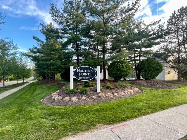 Building Photo - Hunter's Pointe Townhomes