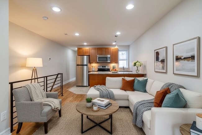 Building Photo - 3143 W Norris St Unit 2F