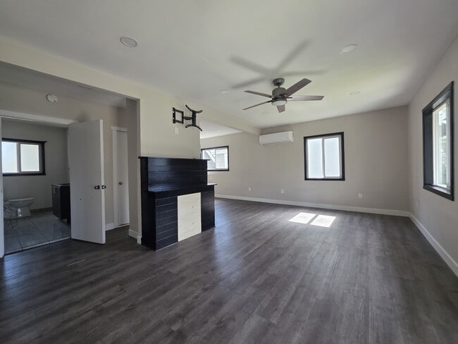 Photo - 1060-KE1060 15th St NE