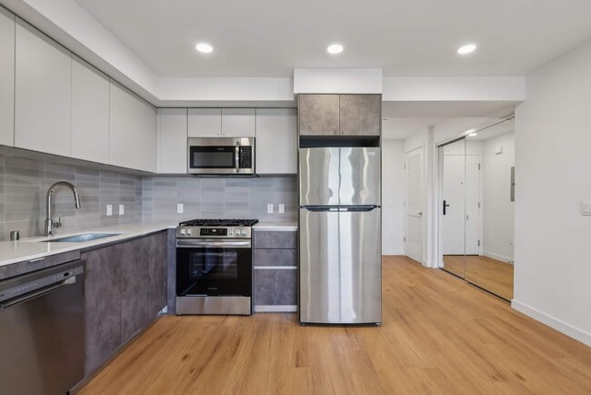 Clad LA