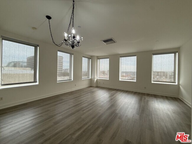 Photo - 3810 Wilshire Blvd Unit 607