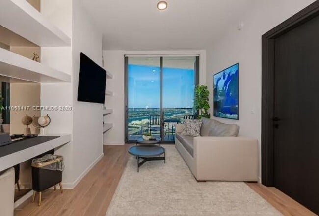 Building Photo - 398 NE 5th St Unit 398 NE 5th St  3511