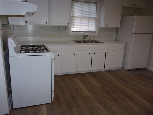 Photo - 202 Shurley St
