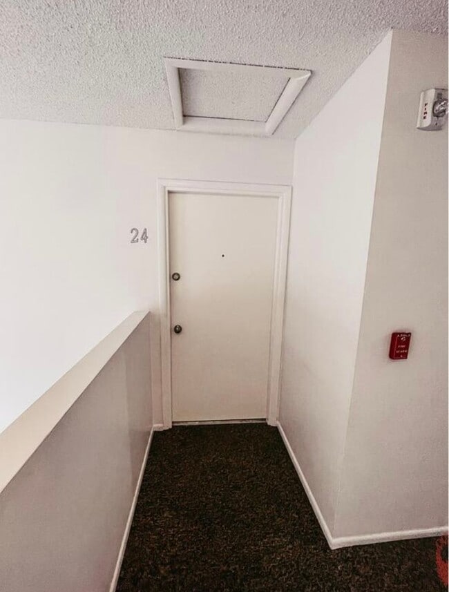 Photo - Pet Friendly 2 Bedroom/ 1 bath Westside Location With Balcony!