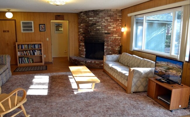 Photo - Quiet 3Bd home avail. for a 3-6 month seasonal lease Seasonal Lease!