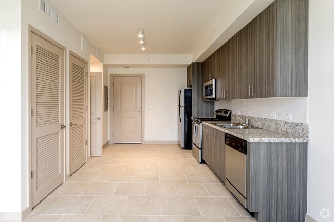 1BR,1BA - 596 SF
