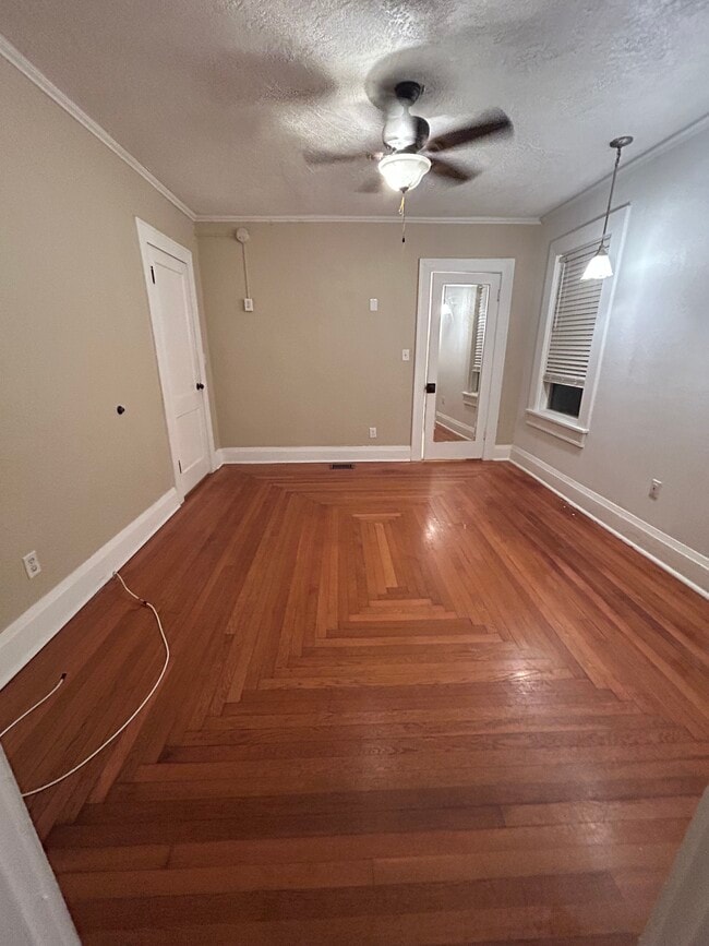 Photo - 833 5th Ave N