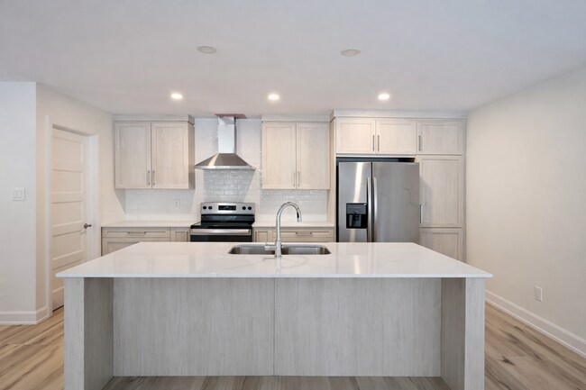 Photo - 359 Voyageur Pl