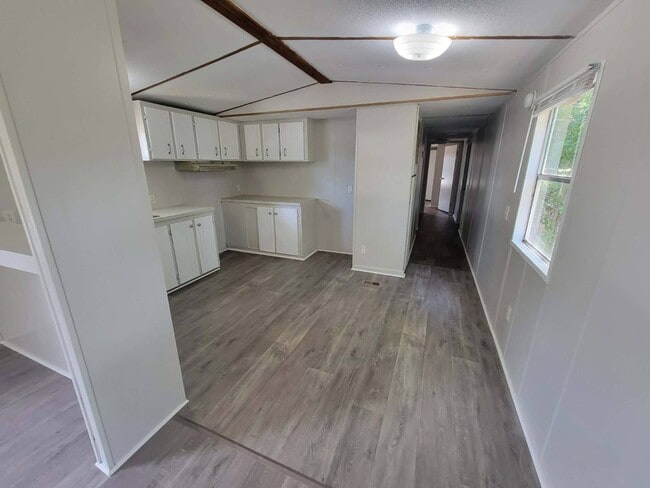 Photo - 109 Embert Ln