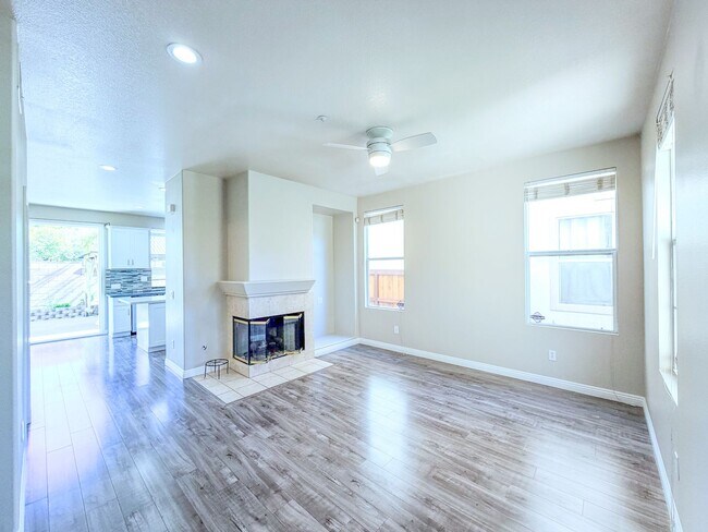 Photo - 818 Navigator Way