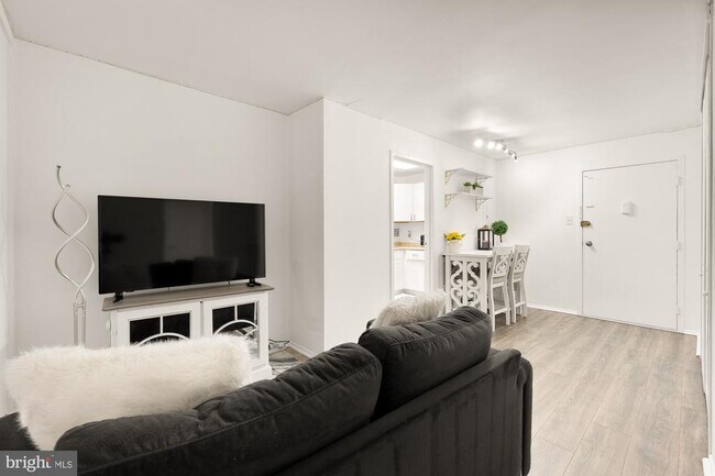 Photo - 2401 H St NW Unit 209