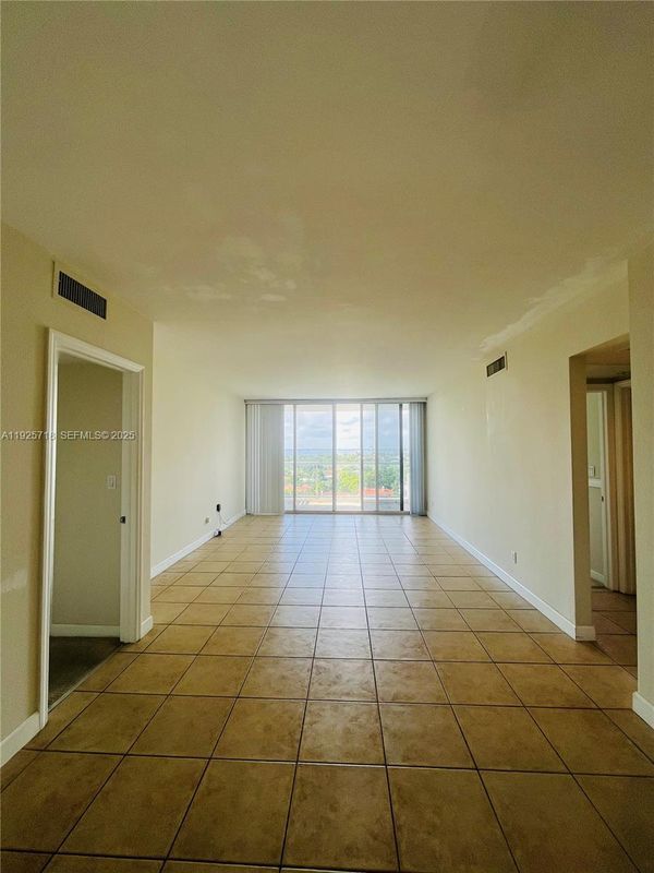 Photo - 5600 Collins Ave