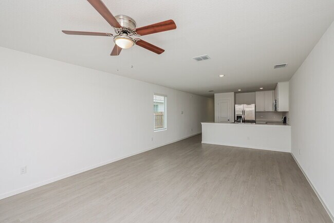 Photo - 1223 Maple St