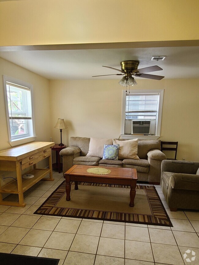Building Photo - 1220 Adams St Unit A Rental