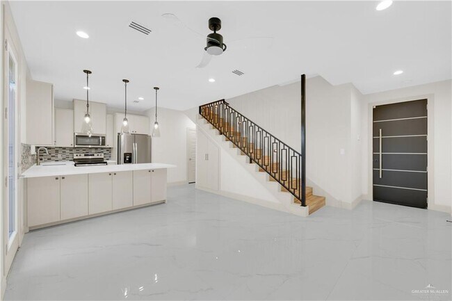 Photo - 18 Canary Ave