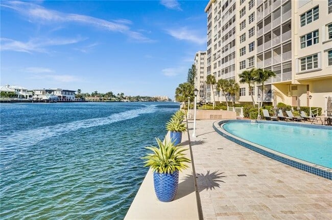 POOL - 299 N Riverside Dr Unit 1006