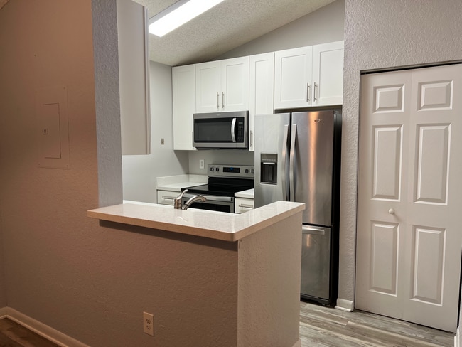 Building Photo - 2871 N Oakland Forest Dr Unit 306 Rental