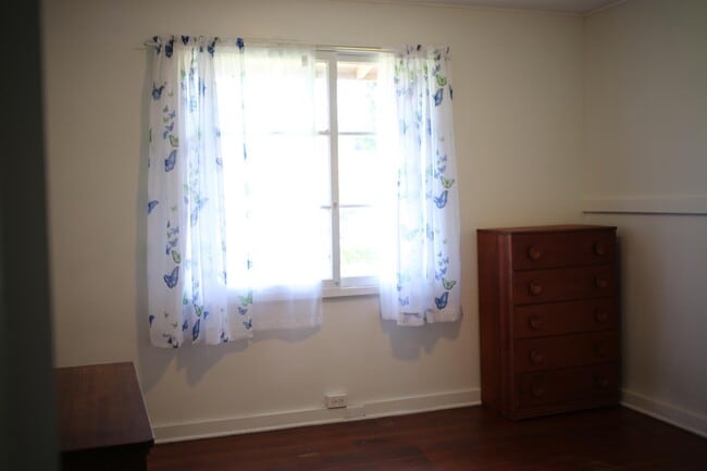 Photo - 320 Longley Pl