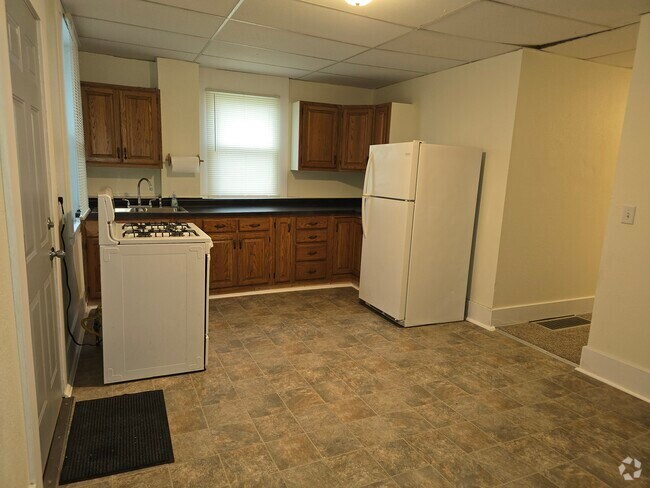 Building Photo - 1645 Elm St Unit 1645 Elm Rental